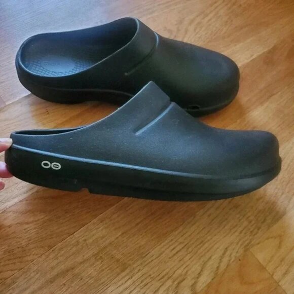 OOFOS Oocloog Unisex Nursing Clog - Picture 2 of 3